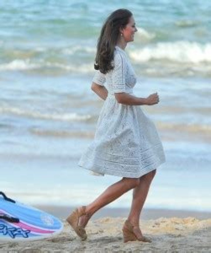 Kate Middleton Bare Bum Butt Exposure Intentional – No Underwear Accidentally on Purpose? (PHOTO)