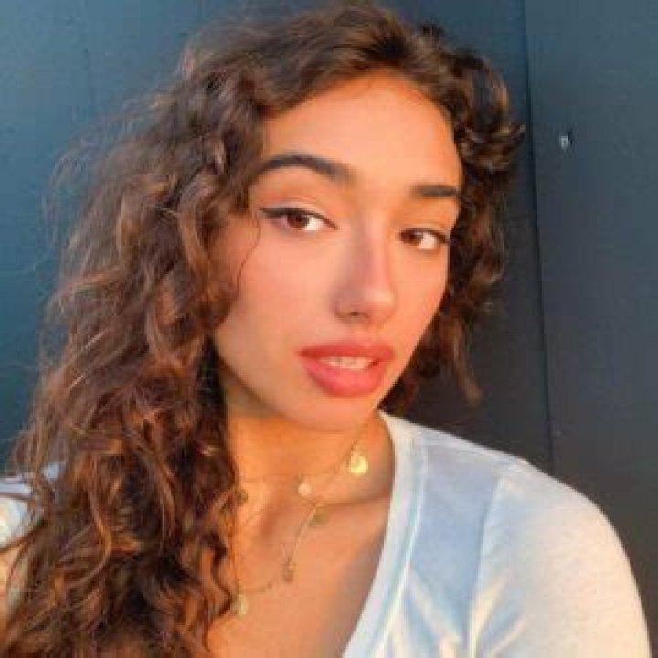 Kathleen Hixson : Age, Net Worth, Height, Boyfriend And Career