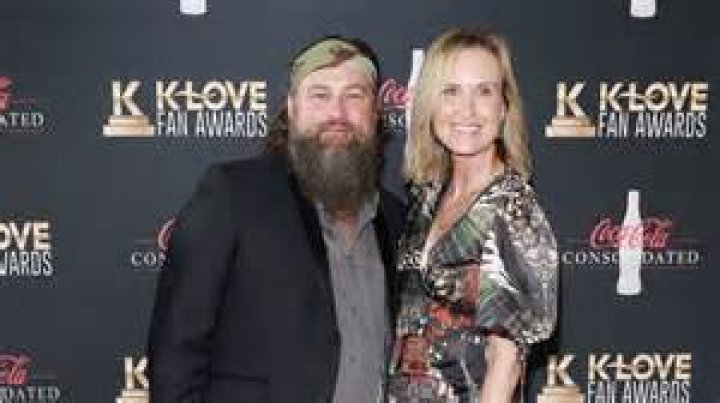 Kathleen Robertson - Net Worth, Age, Height, Birthday, Bio, Wiki!