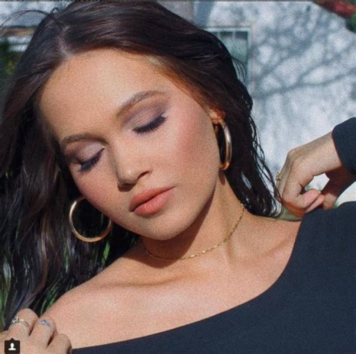 Kelli Berglund- Wiki, Age, Height, Net Worth, Boyfriend, Ethnicity