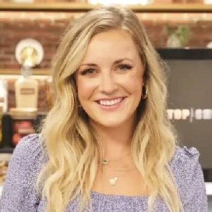 Kelsey Barnard Clark Husband, Wedding, Children, Family, Age, Net Worth 