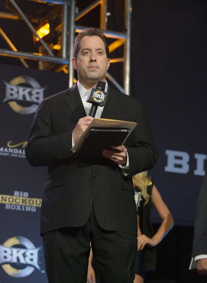 Kenny Albert Net Worth, Age, Height, Bio, Birthday, Wiki!