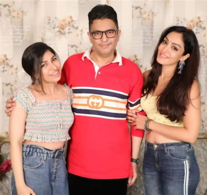 Khushali Kumar Net Worth, Age, Height, Bio, Birthday, Wiki!