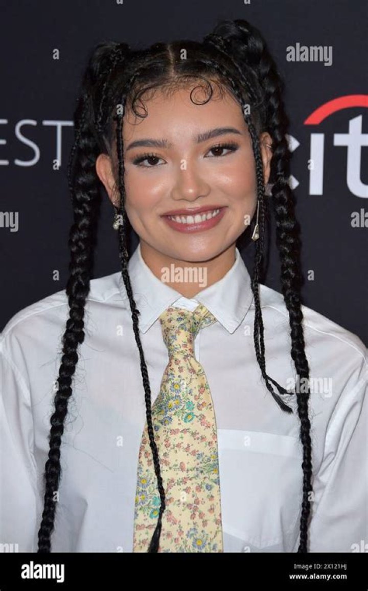Kiawentiio Tarbell- Net Worth, Bio, Age, Boyfriend, Ethnicity, Height, Career