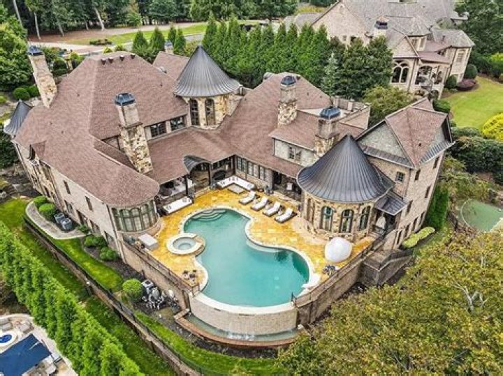 Kim Zolciak & Kroy Biermann’s Small Win in Fight to Save $6 Million Georgia Mansion from Foreclosure
