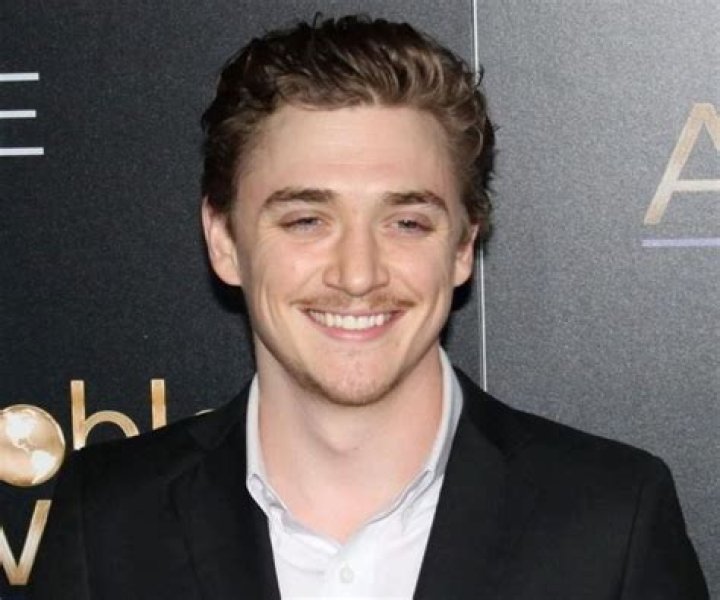Kyle Gallner Bio, Wiki, Age, Height, Wife, Sons, Family, Movies, TV Shows, Awards, and Net Worth.