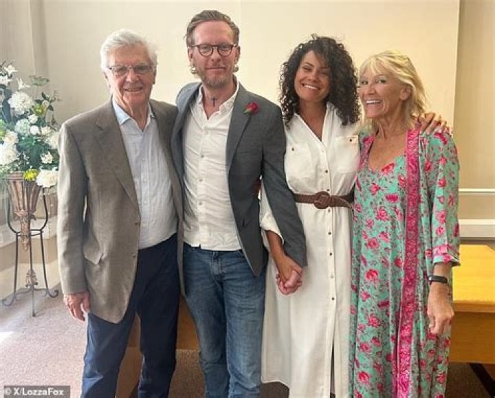 Laurence Tolhurst’s Wife: Who is Laurence Tolhurst Dating?
