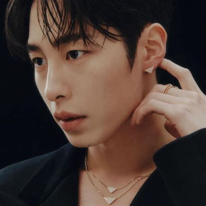 Lee Hyun-jae - Net Worth, Age, Height, Birthday, Bio, Wiki!