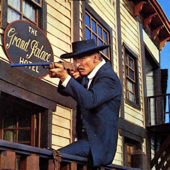 Lee Van Cleef Net Worth, Age, Height, Bio, Birthday, Wiki!