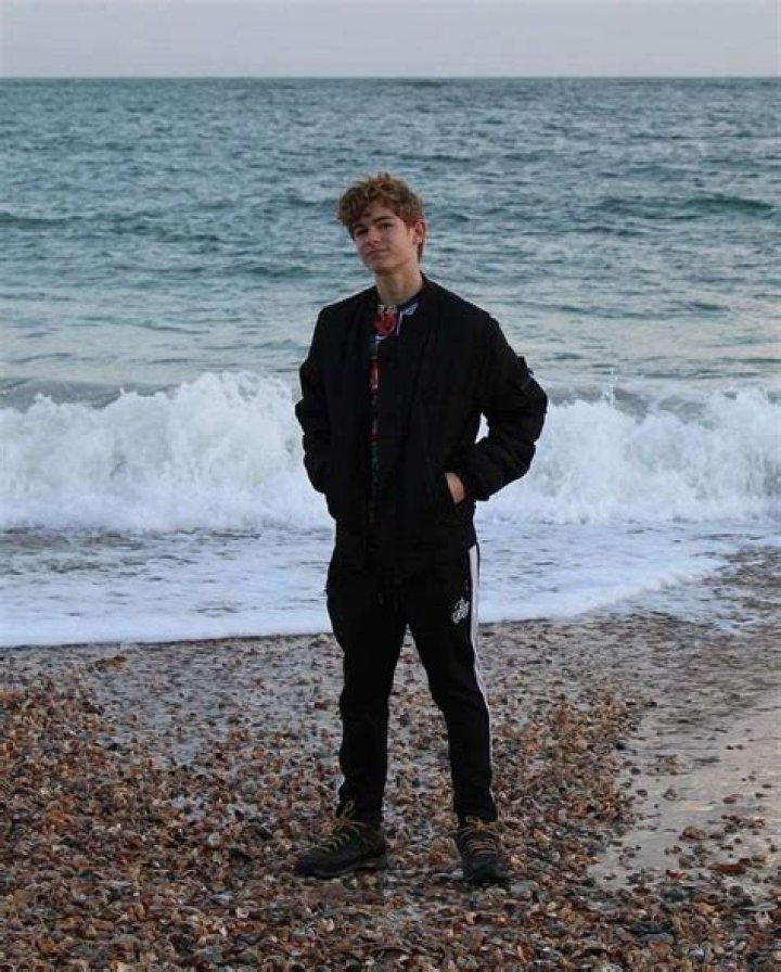 Leo Mills- Age, Height, Net Worth, Girlfriend, Career, Nationality