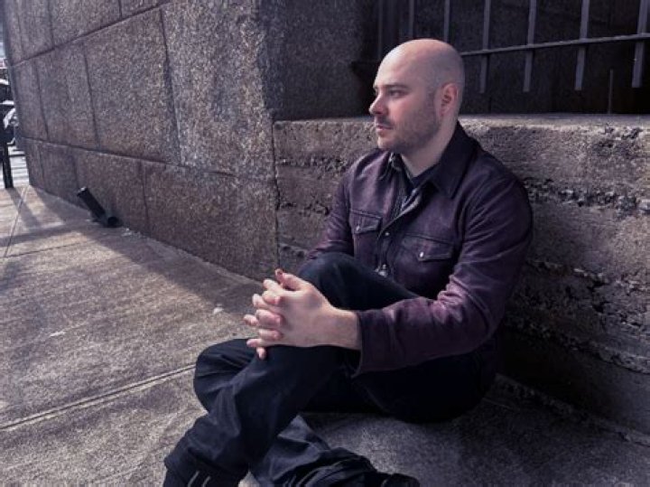 Leo Sawikin Releases Haunting New Single “The Same Mistakes”