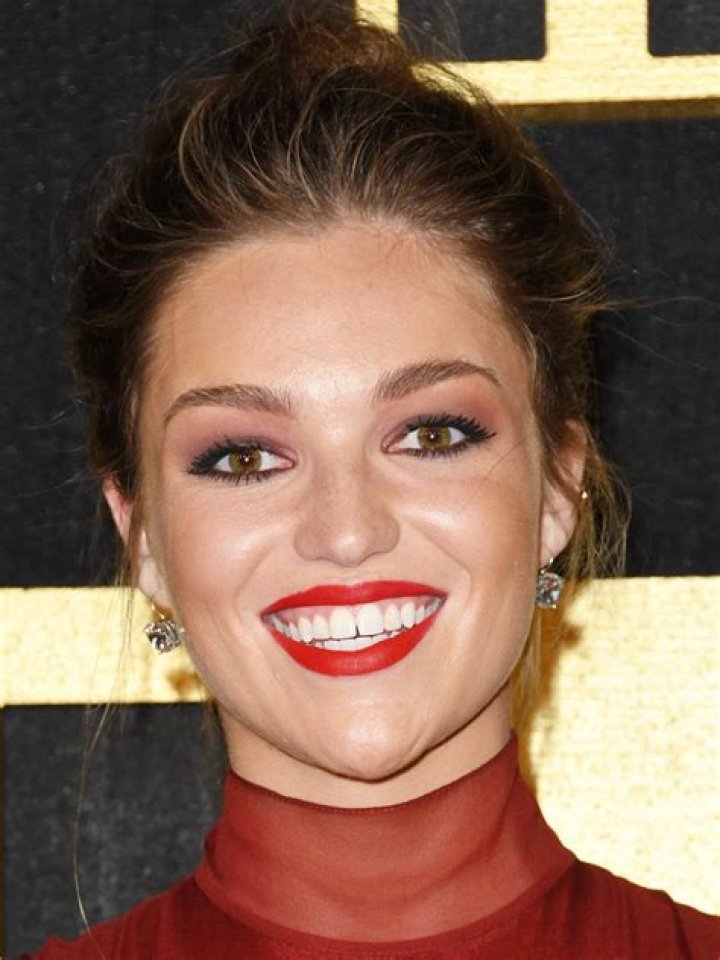 Lili Simmons Net Worth, Age, Height, Bio, Birthday, Wiki!