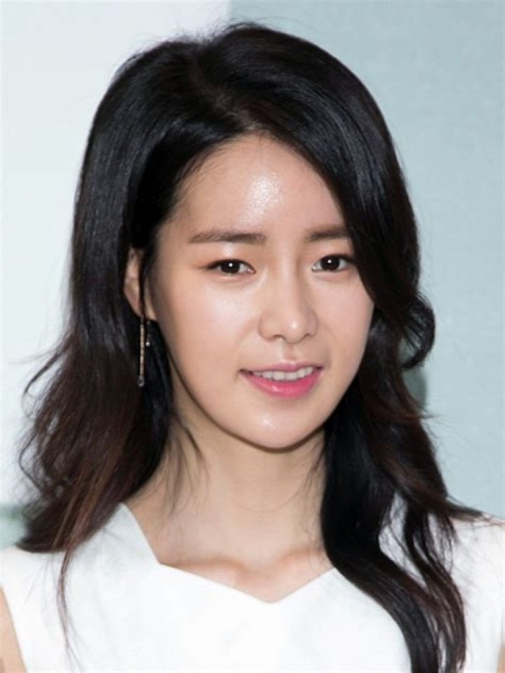 Lim Ji-yeon Net Worth, Age, Height, Bio, Birthday, Wiki!