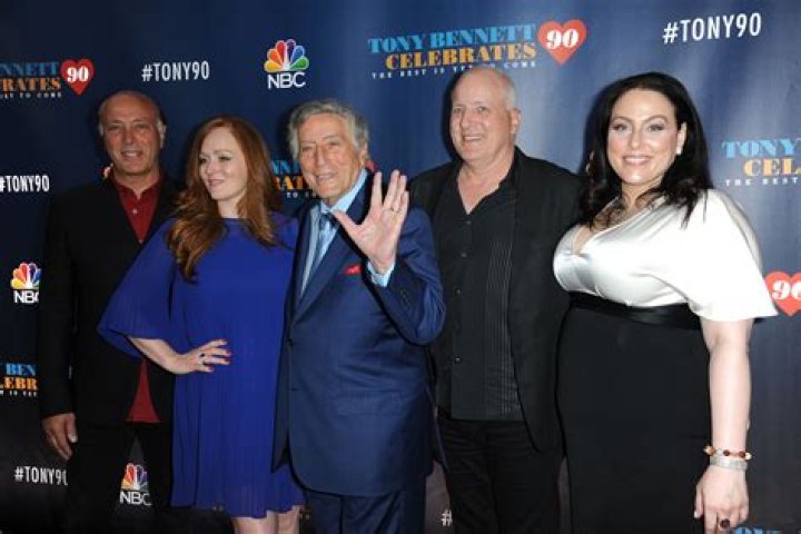 Linda Bennett - Net Worth, Age, Height, Birthday, Bio, Wiki!