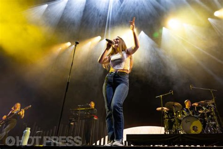 Live Review: Sigrid at the Gaité Lyrique