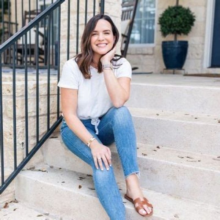 Liz White- Wiki, Age, Height, Net Worth, Boyfriend, Career