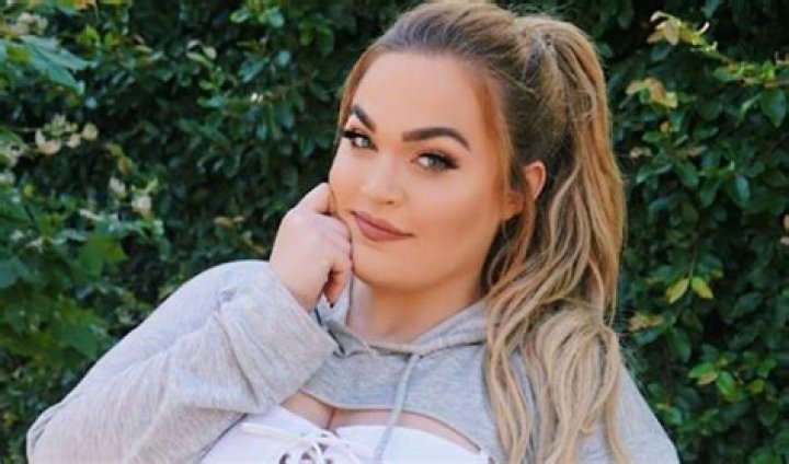 Loey Lane Bio, Wiki, Age, Height, Weight, Husband, Divorce, Net Worth and Book