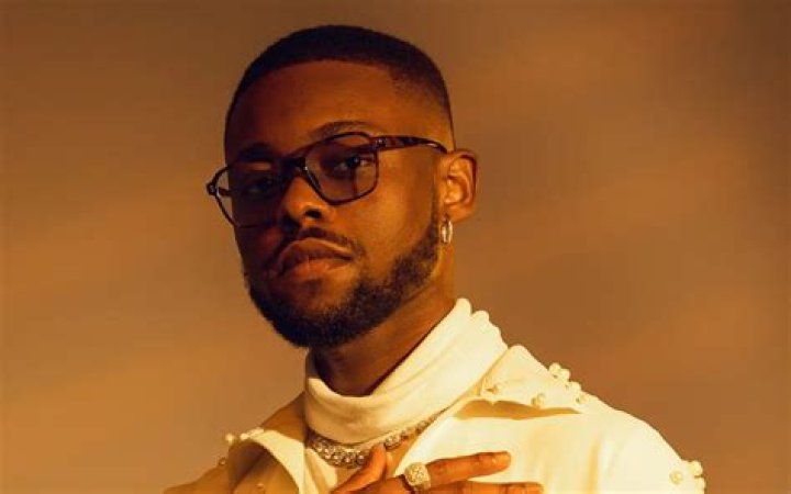 Lojay Biography: Songs, Age, Net Worth, Wikipedia, Instagram, Girlfriend, Music, Pictures, MixTape, Record Label