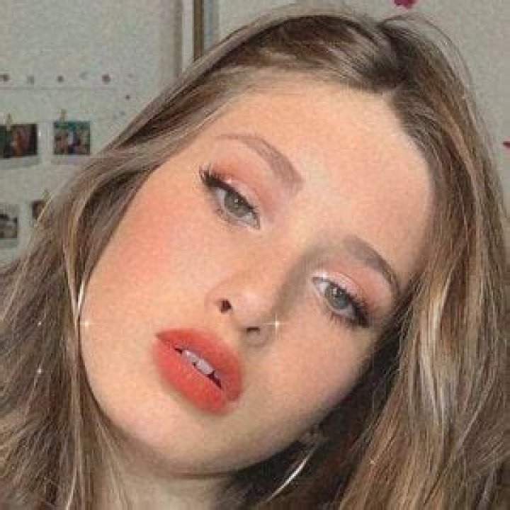 Lola Poggio Net Worth, Age, Height, Bio, Birthday, Wiki!