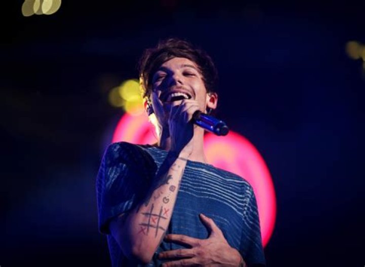 Louis Tomlinson Announces Birth of Son on Twitter
