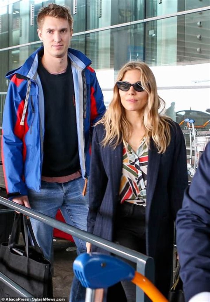 Lucas Zwirner- Bio, Height, Net Worth, Girlfriend, Dating