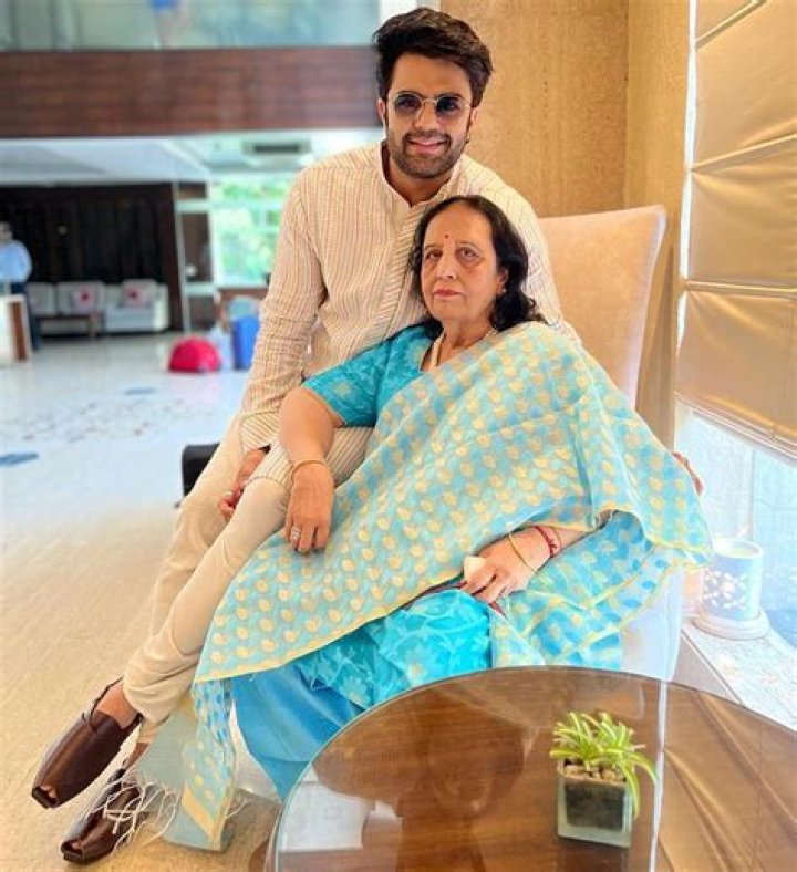 Manish Paul- Net Worth, Wife, Age, Height, Career, Children