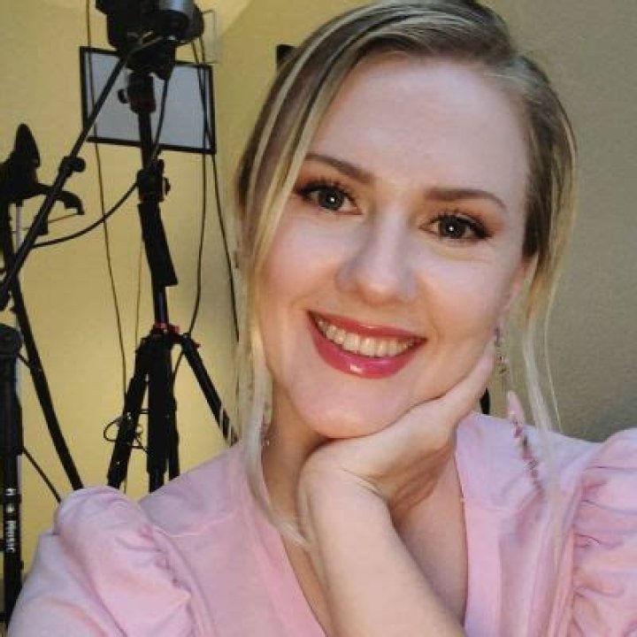 Maria GentleWhispering- Net Worth, Bio, Age, Husband, Height, Career