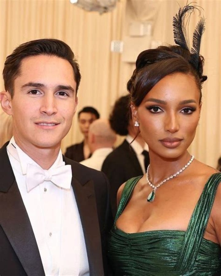 Matte Babel Net Worth, Age, Height, Bio, Birthday, Wiki!