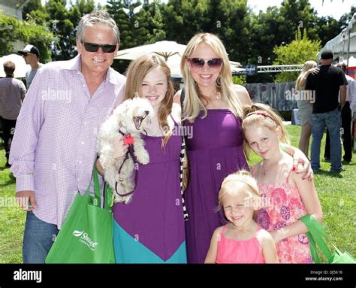 Meet Barbara Alyn Woods and John Lind, Emily Alyn Lind’s parents, and their family.