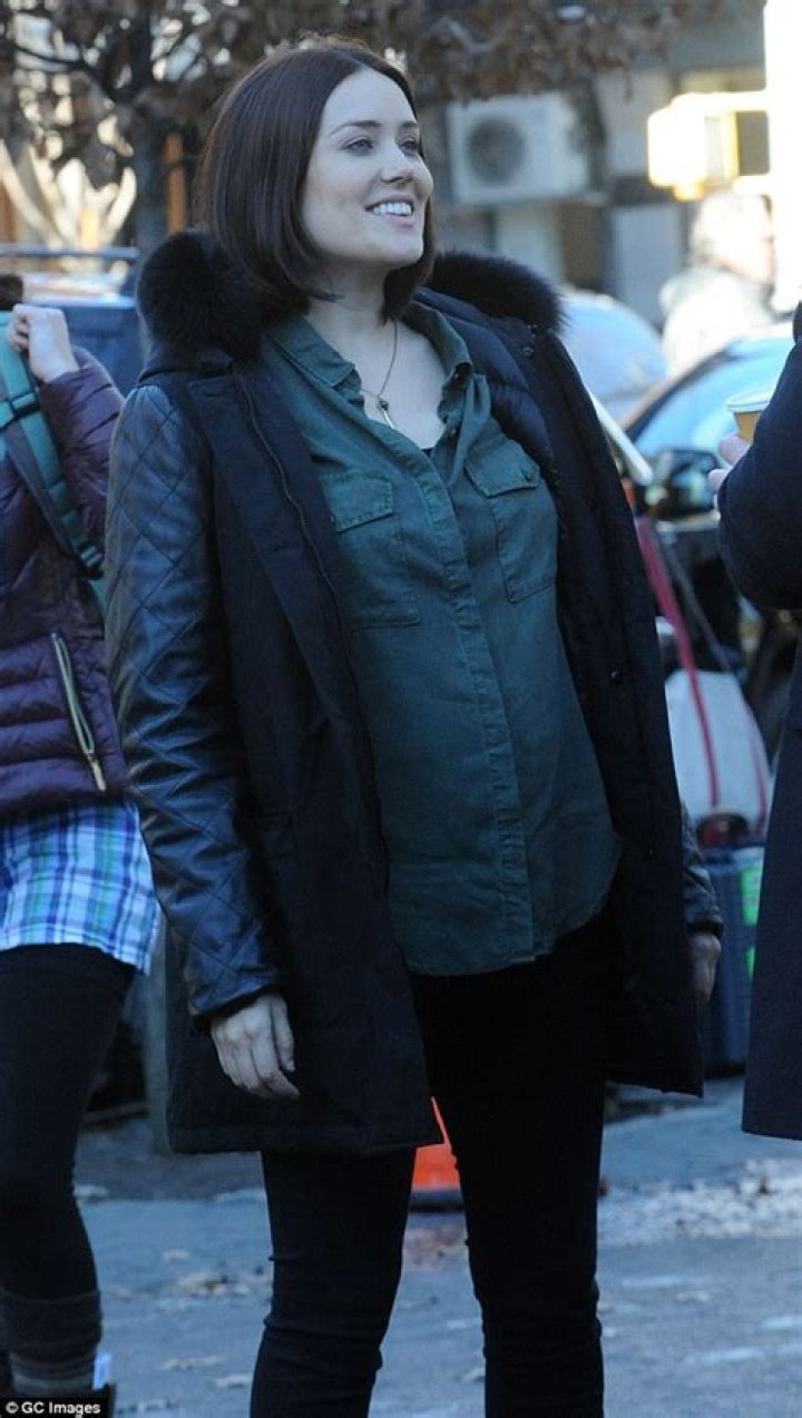 Megan Boone Pregnant: ‘The Blacklist’ Writes In Baby Storyline, Elizabeth Keen And Tom Keen Having Child?