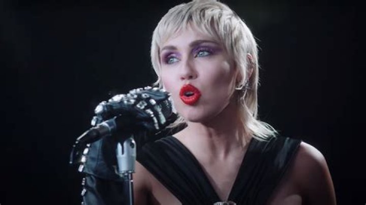 Miley Cyrus is an independent queen on new single 'Midnight Sky'