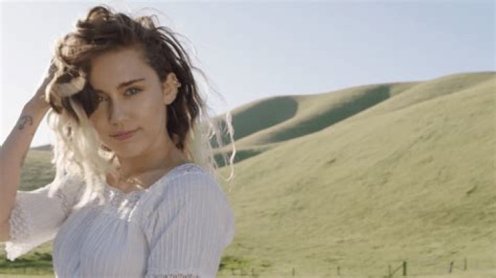 Miley Cyrus Will Release A New Song "Malibu" Soon