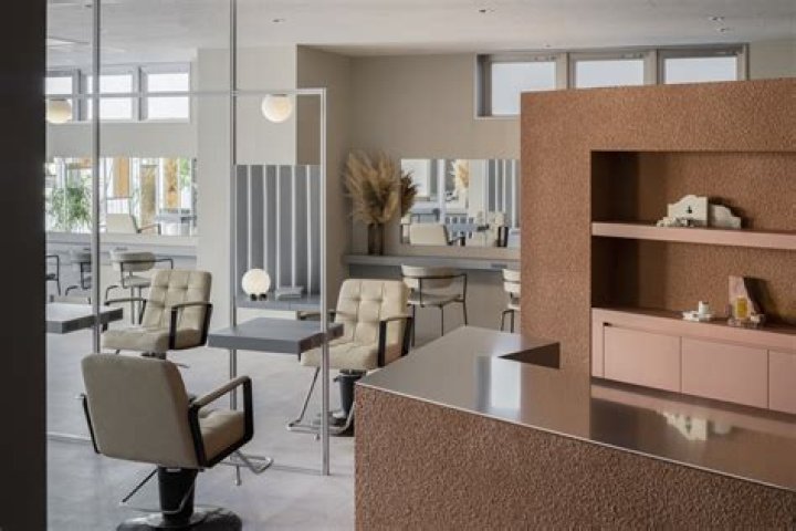 Mischa Barton Leaving a Hair Salon (4/4/7)