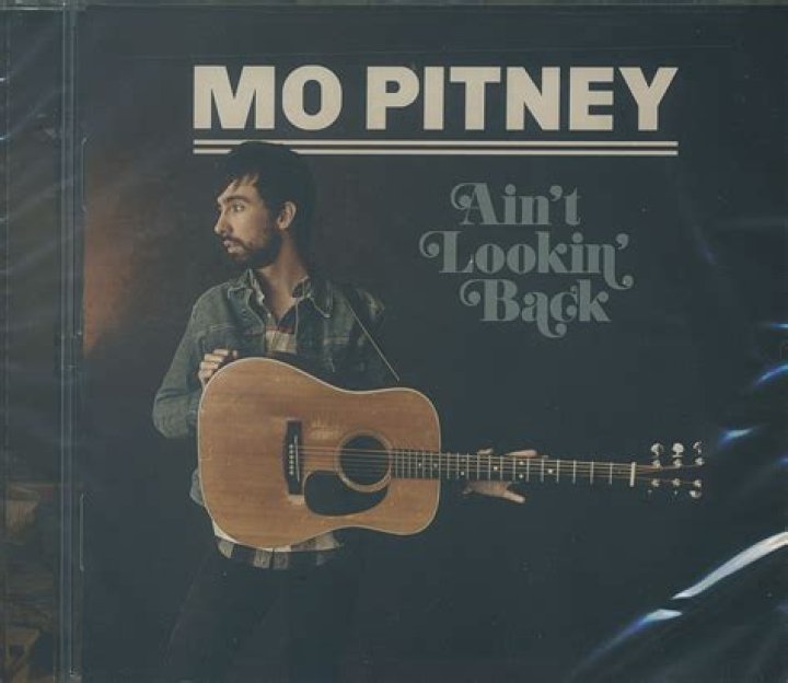Mo Pitney Announces New Album 'Ain't Lookin' Back'