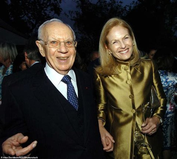 Mortimer Sackler - Net Worth, Age, Height, Birthday, Bio, Wiki!