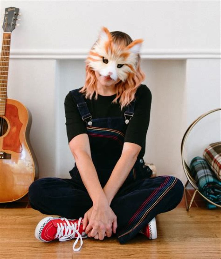 Mysterious Catbells & Her New Single "Same As You"