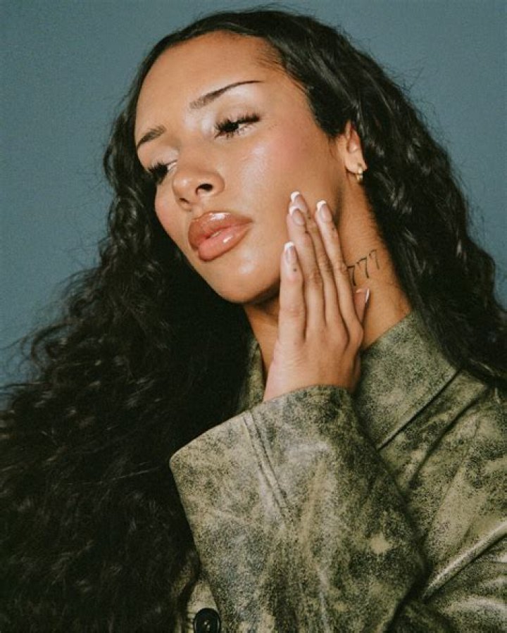 Naomi Sharon