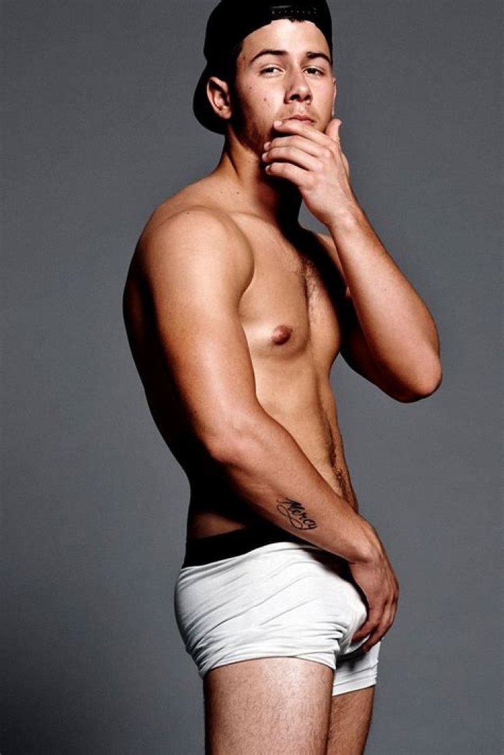 Nick Jonas unveils sexy new video for 'Levels'