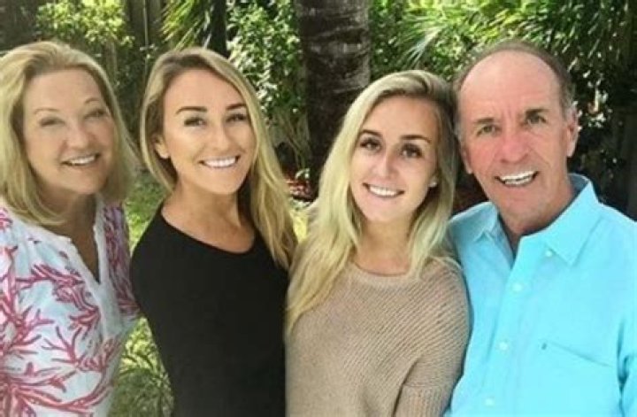 Nicole Hocking Bio, Wiki, Age, Height, Parents, Husband, Son, Career, and Net Worth.