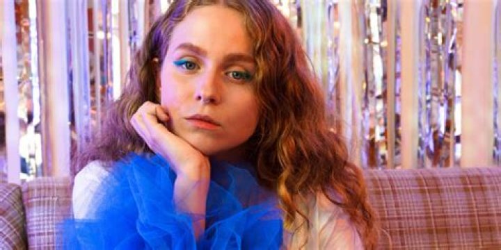 Norwegian Pop Star Moyka Dazzles on “Illusion”