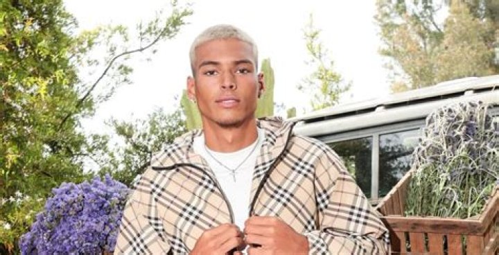 Notlim Taylor Bio, Wiki, Age, Height, Boyfriend, Parents, Marlon, Blackish, and Net Worth