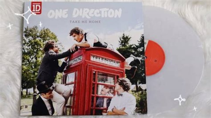 One Direction take part in Text Santa Auction