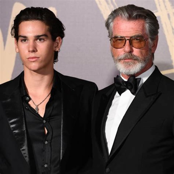 Paris Brosnan Bio, Wiki, Age, Height, Weight, Girlfriend, Parents and Net Worth