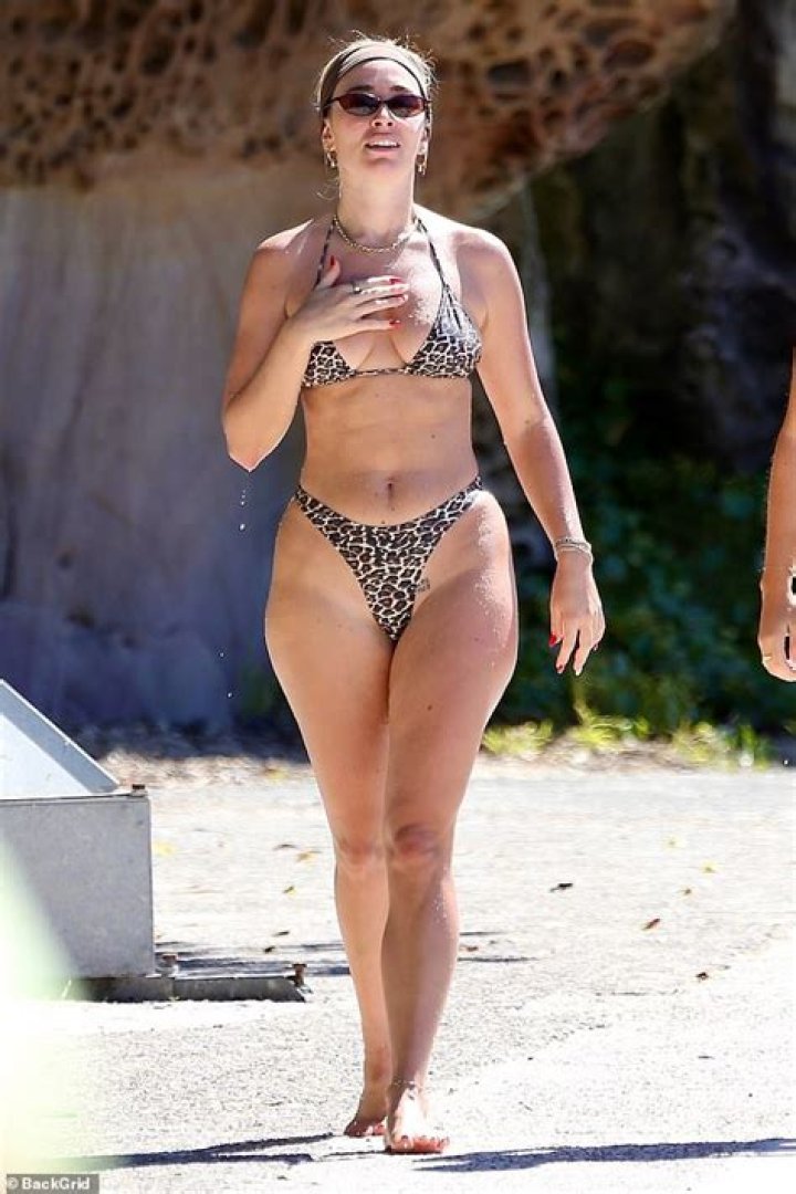 Phoebe Spiller Love Island Age, Height, Instagram, Bio