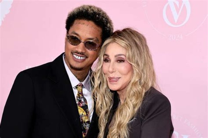 Poppy Do TV’s Boyfriend: Who is Poppy Do TV Dating?