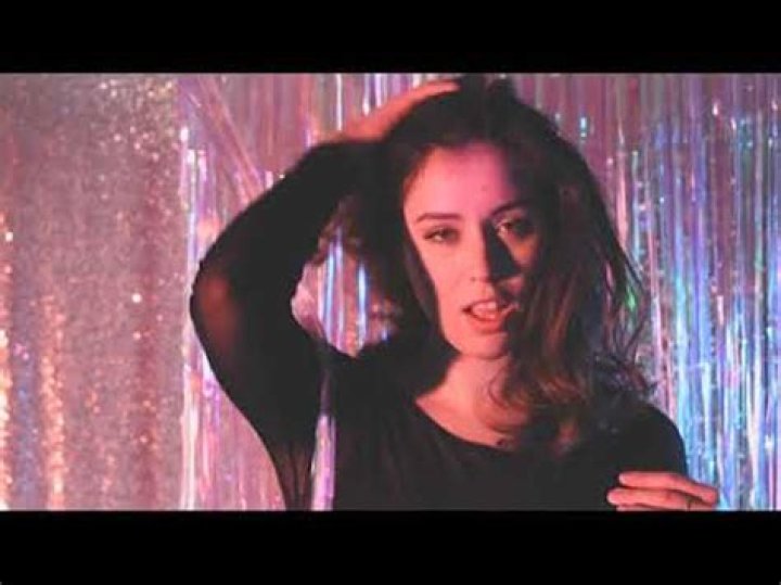 PREMIERE: Olivia Wik releases her new single "When I Was Drunk"