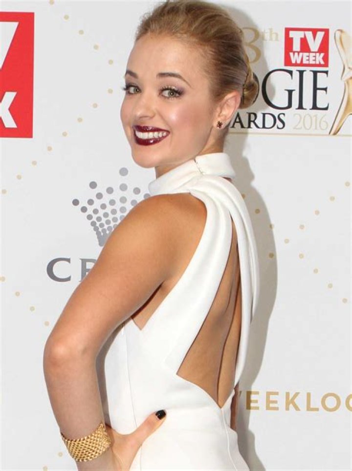 Raechelle Banno - Net Worth, Age, Height, Birthday, Bio, Wiki!