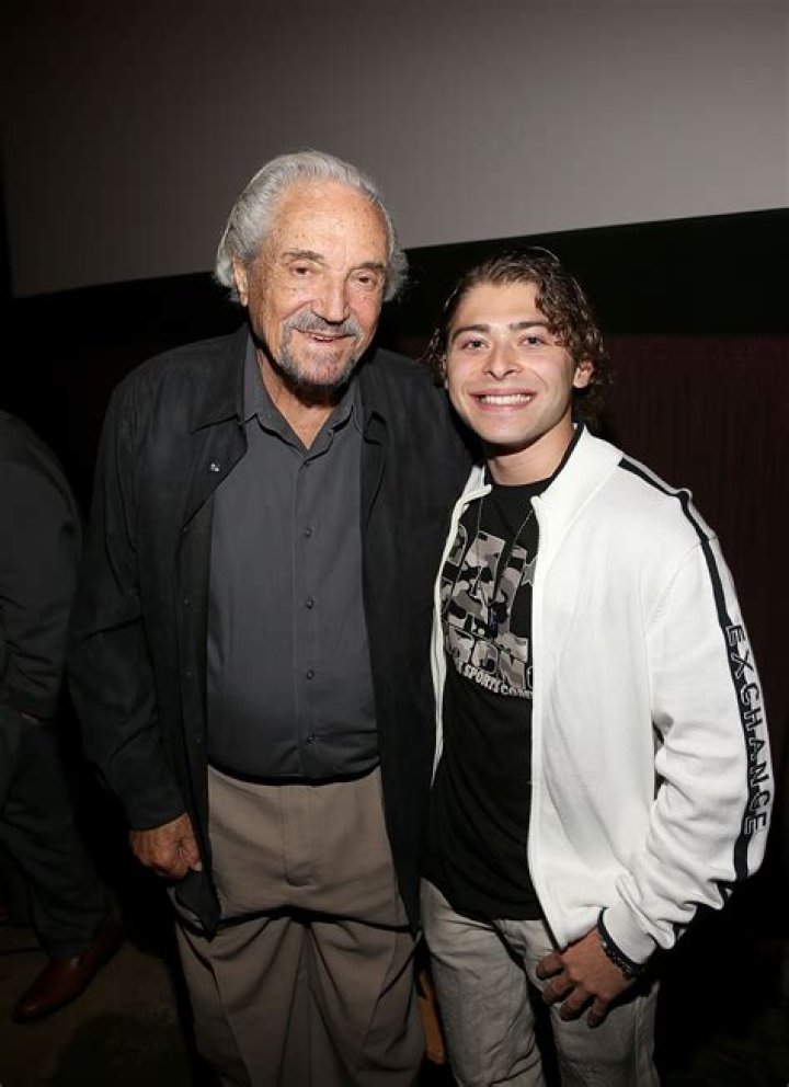 Rene Van Der Linden Net Worth, Age, Height, Bio, Birthday, Wiki!