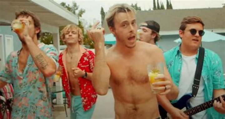 Riker Lynch launches campaign for Riker and The Beachcombers