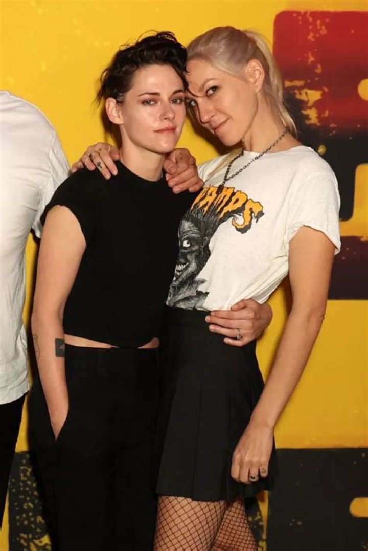 Robert Pattinson Raves About Incredible Sex Scene With Kristen Stewart